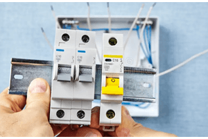 Thiết bị bảo vệ quá dòng (OCPD): Loại, nguyên tắc làm việc và so sánh